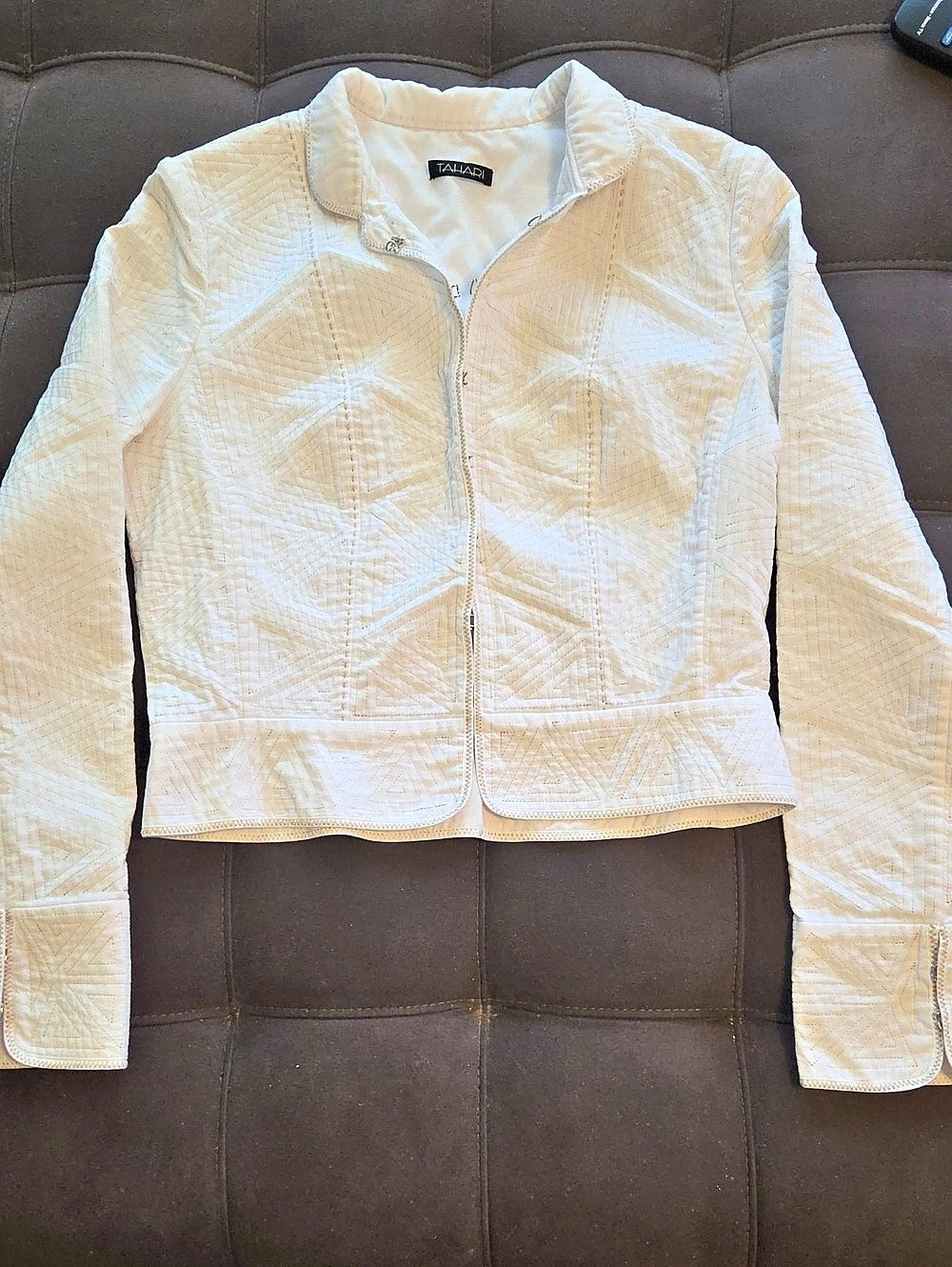 TAHARI Quilted Jacket in White Size Med Pre-Owned